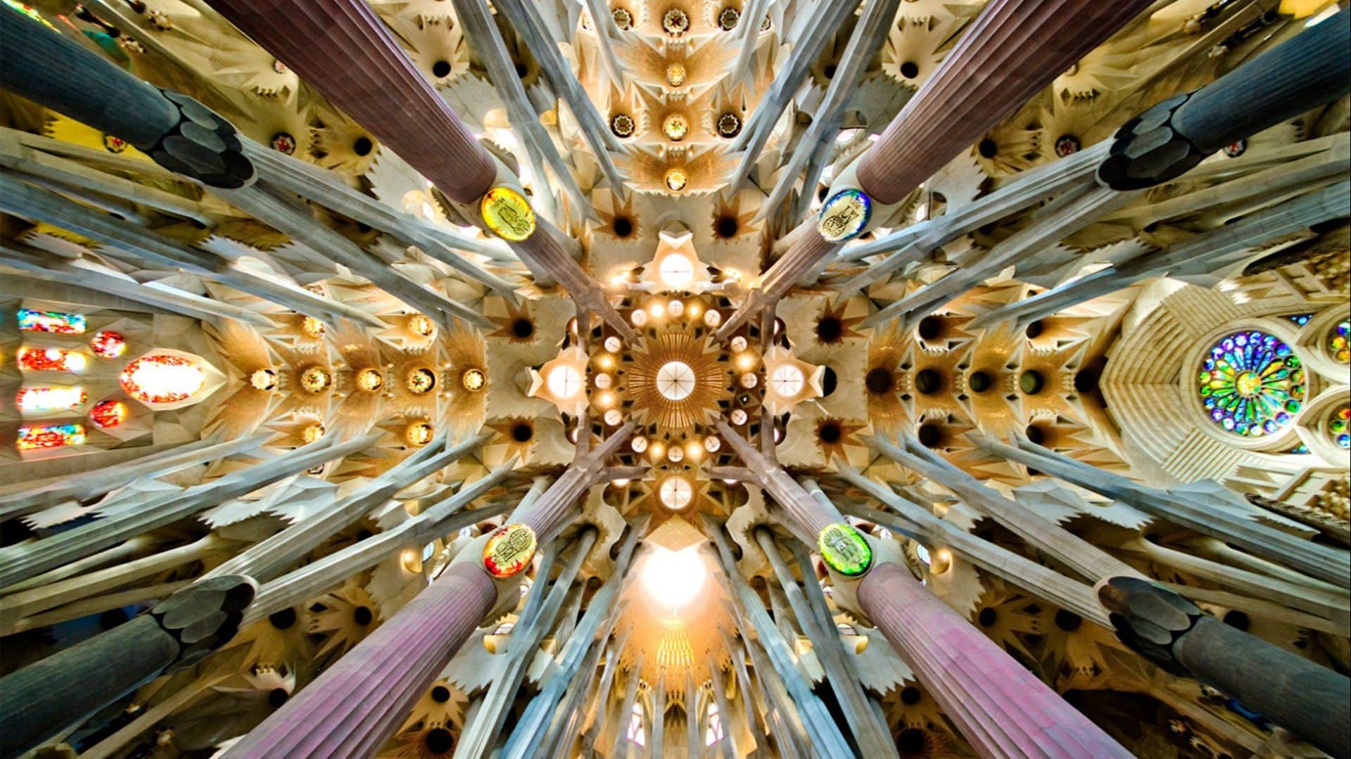 Barcelona Highlights Private Tour with Sagrada Familia and Old Town - In out Barcelona Tours
