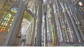 Barcelona Highlights and Sagrada Familia Small Group Half Day Tour - In out Barcelona Tours