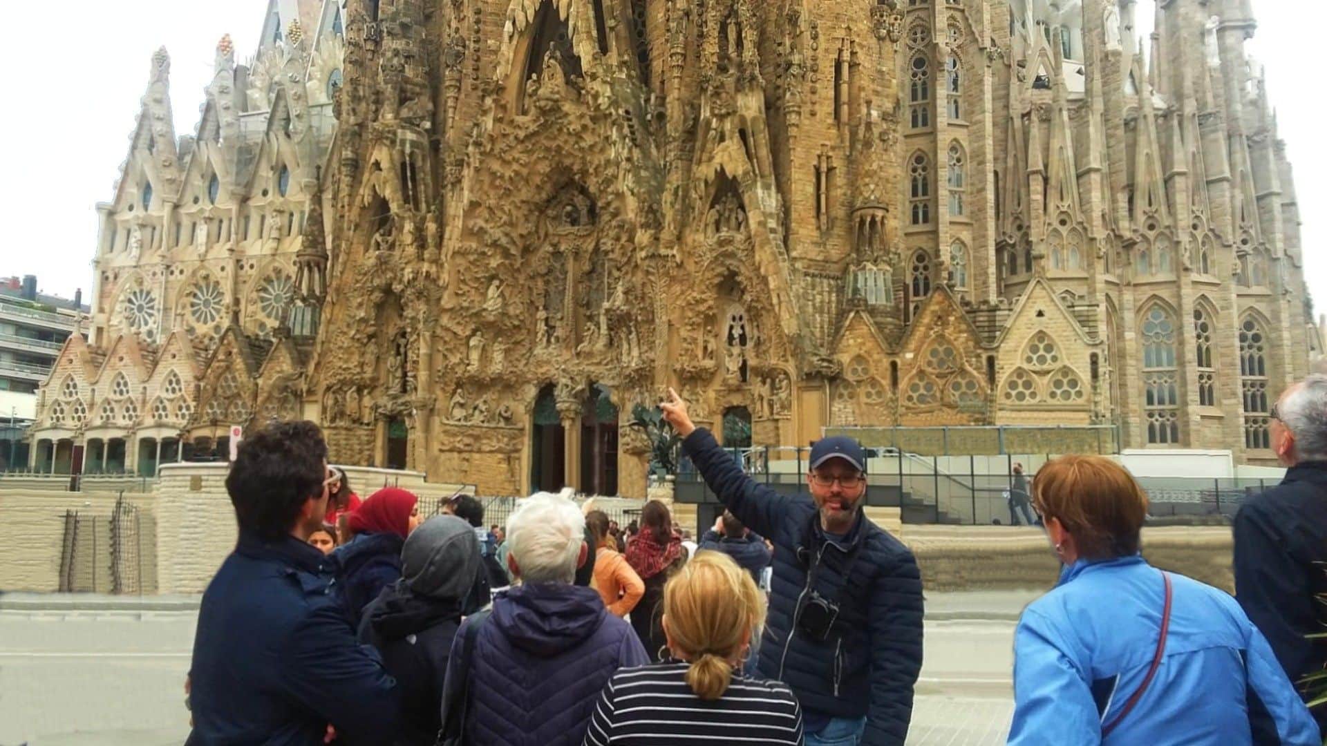 Barcelona Highlights and Sagrada Familia Small Group Half Day Tour - In out Barcelona Tours