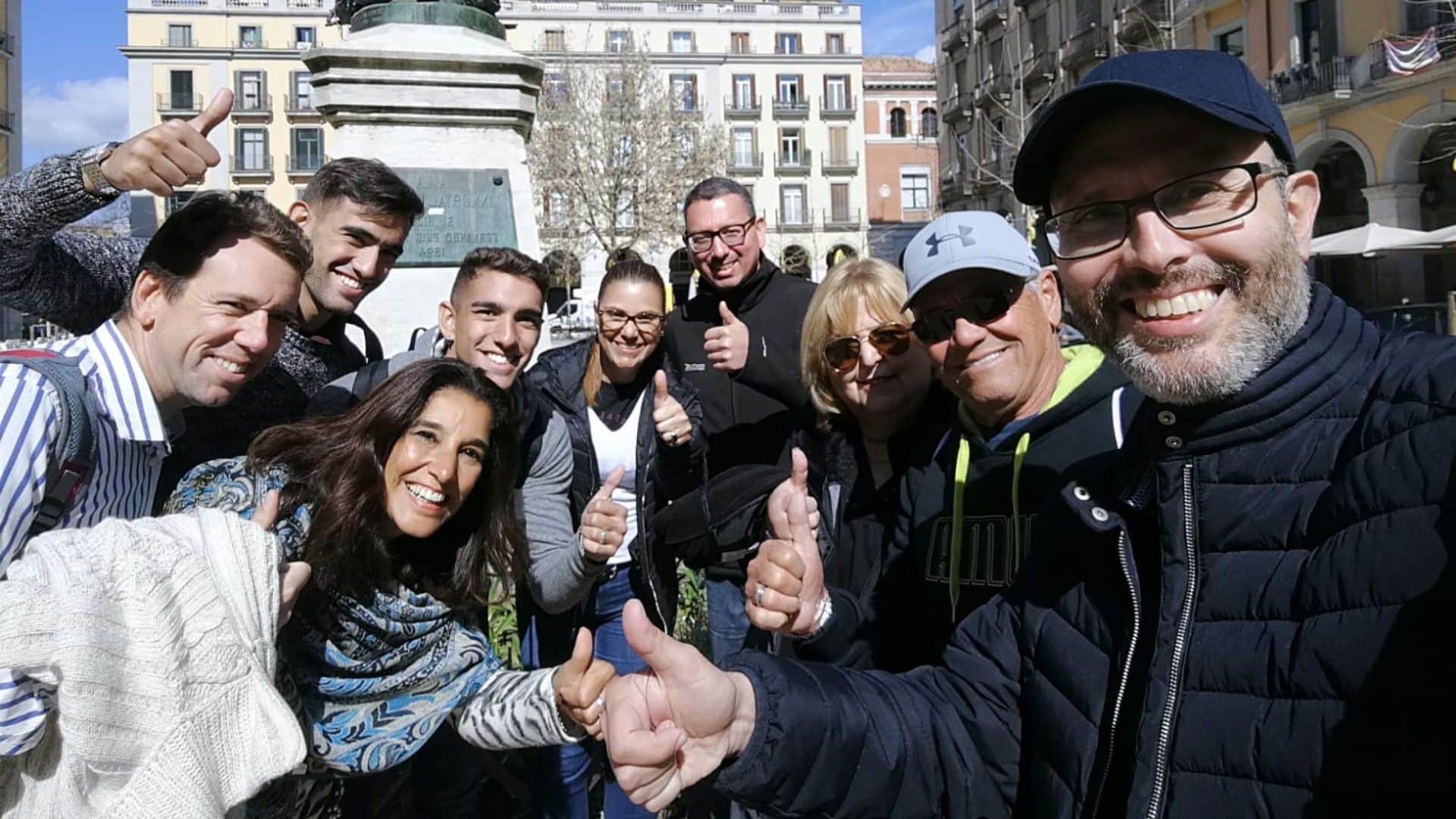 Barcelona Highlights and Sagrada Familia Small Group Half Day Tour - In out Barcelona Tours