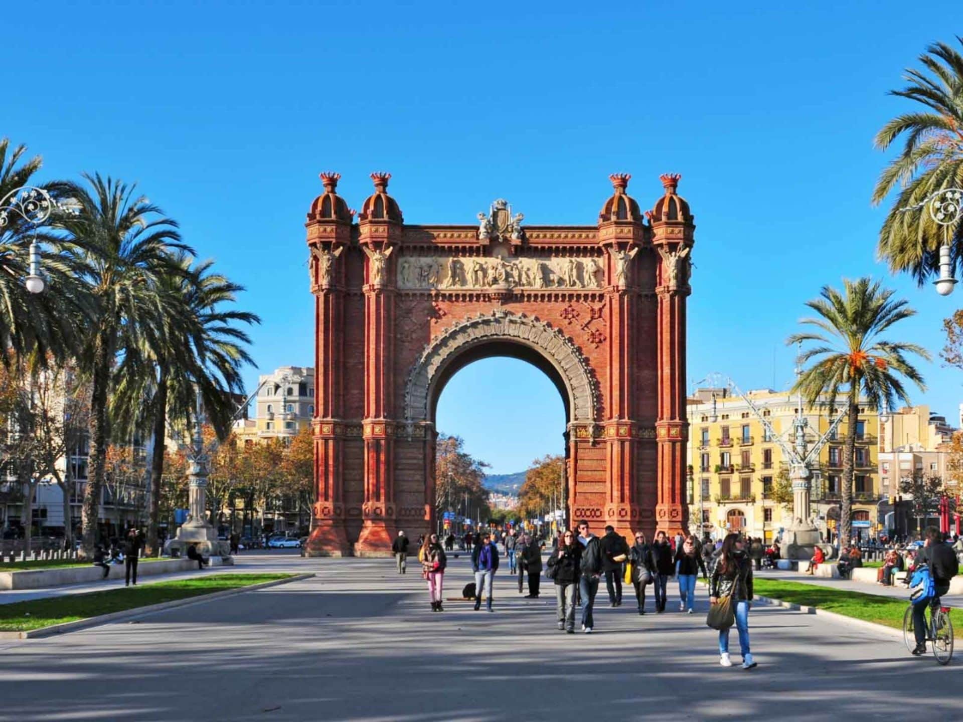 Barcelona Highlights and Sagrada Familia Small Group Half Day Tour - In out Barcelona Tours