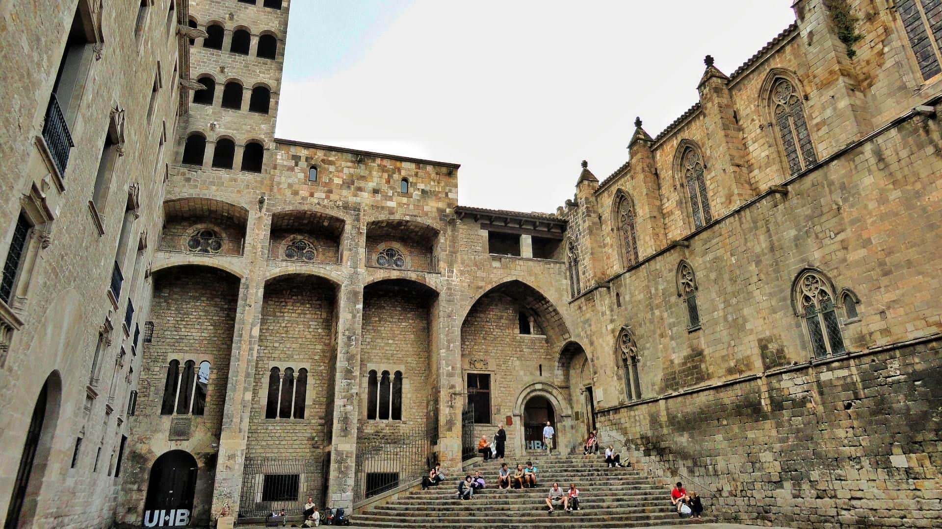 Barcelona Old Town and Gothic Quarter Walking Tour - In out Barcelona Tours