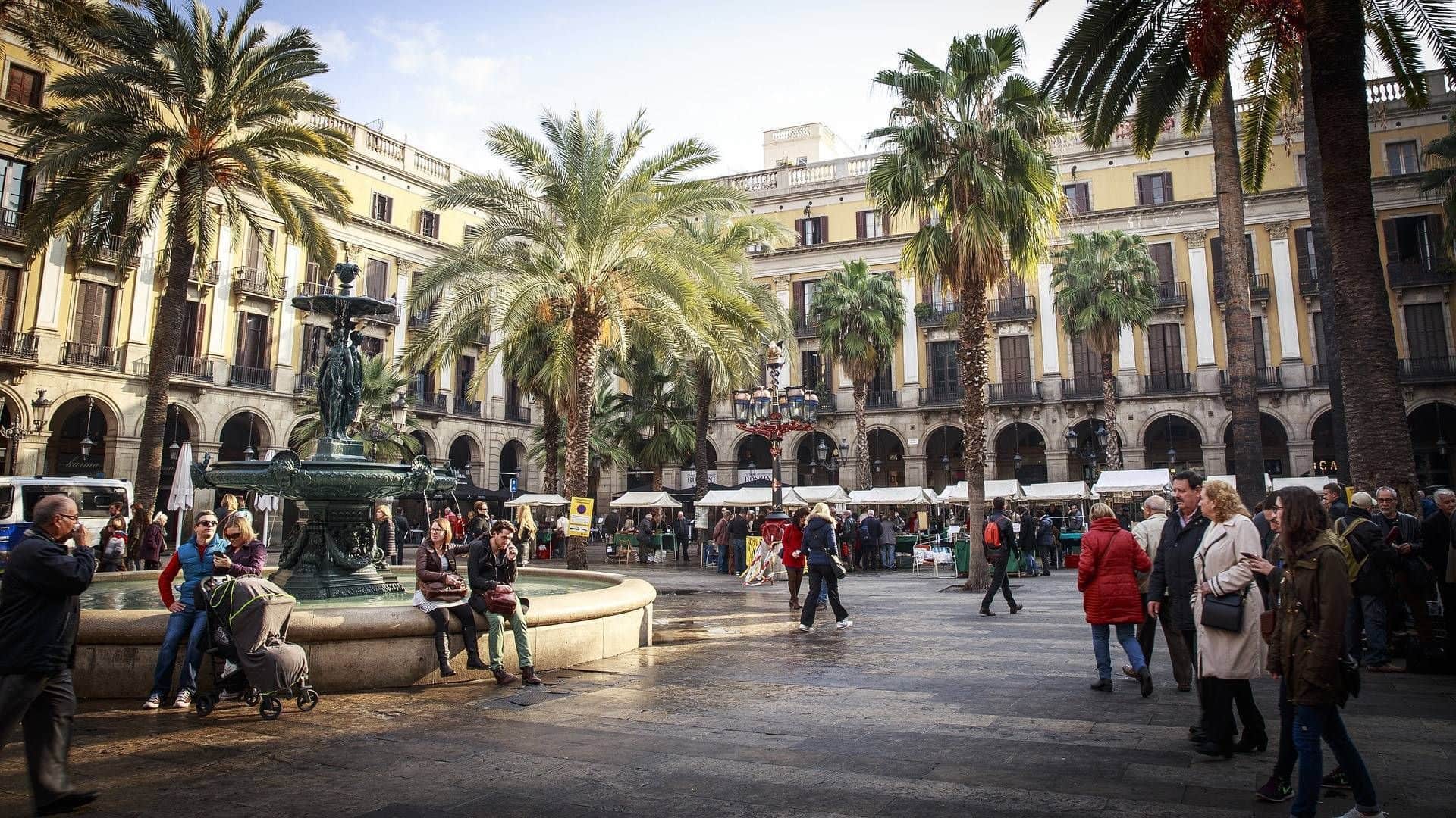 Barcelona Old Town and Gothic Quarter Walking Tour - In out Barcelona Tours