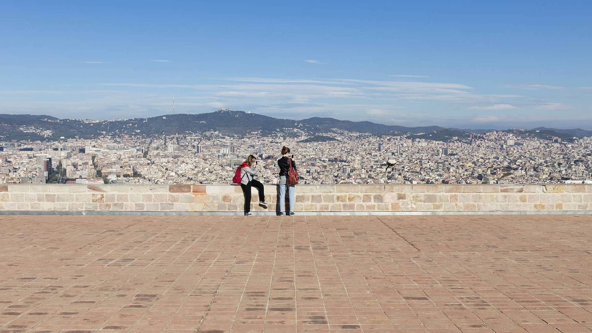 Barcelona Old Town and Sky Views with Montjuic Castle and Cable Car Private Tour - In out Barcelona Tours