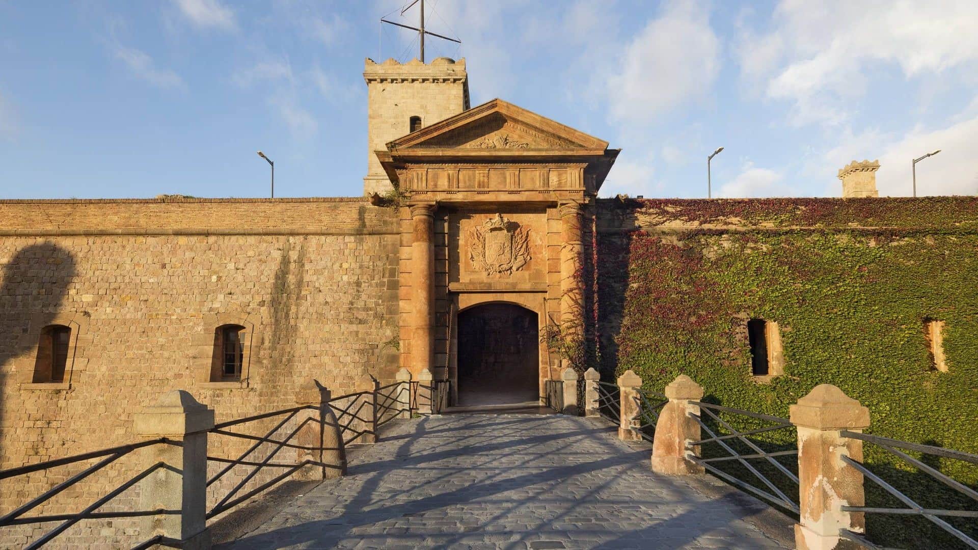 Barcelona Old Town and Sky Views with Montjuic Castle and Cable Car Private Tour - In out Barcelona Tours