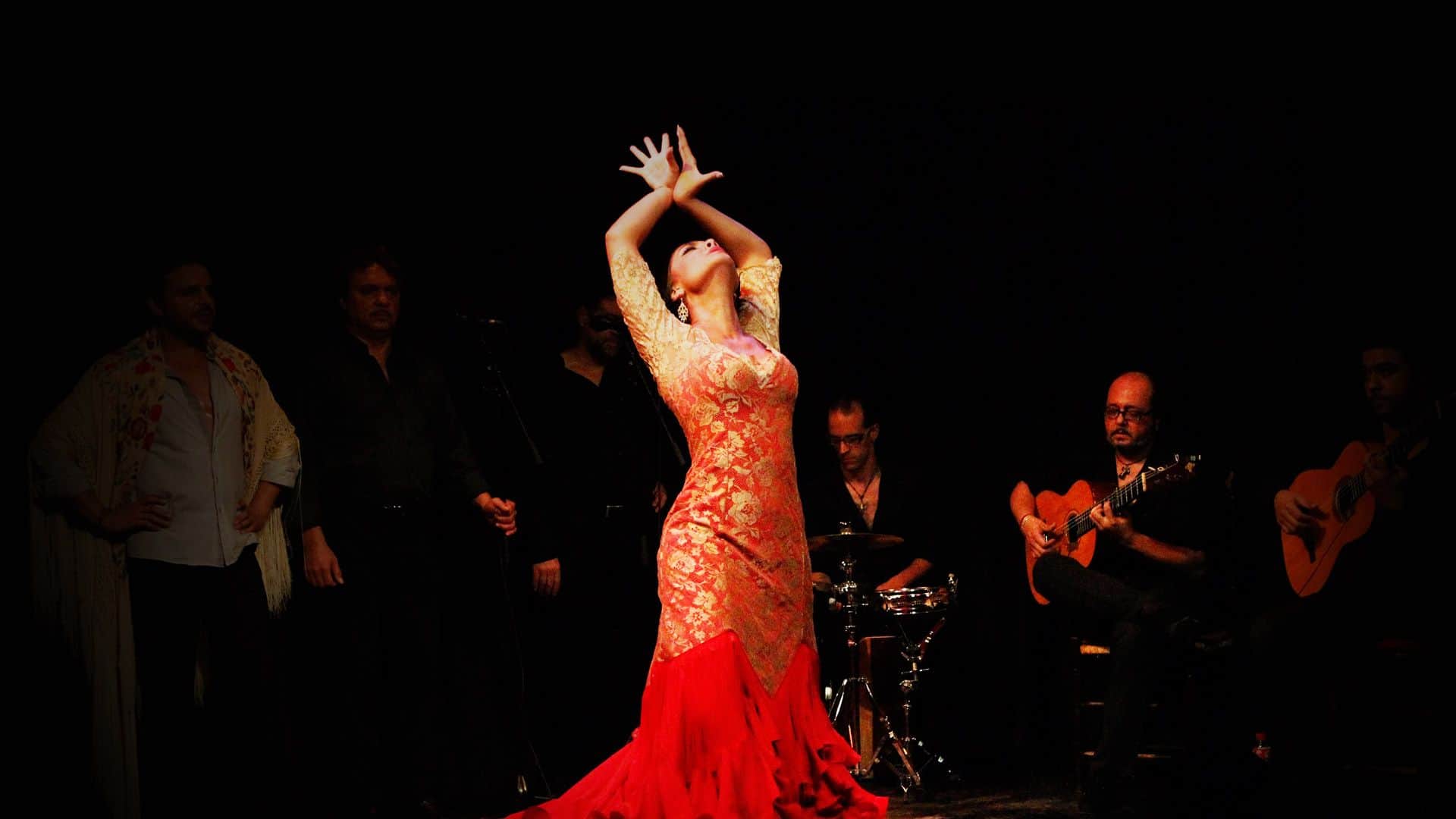 Barcelona Old Town Small Group Walking tour with Tapas and Flamenco Show - In out Barcelona Tours