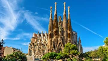 Sagrada Familia Small Group Guided Tour - In out Barcelona Tours