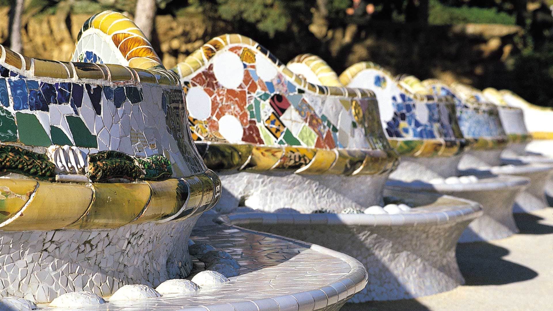 Sagrada Familia and Park Güell Small Group Guided Tour - In out Barcelona Tours