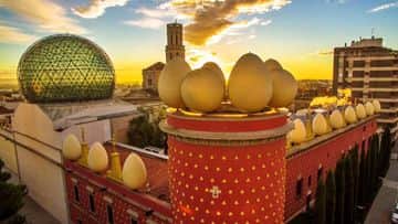 Medieval Girona and Dali Museum in Figueres Small Group Day Tour from Barcelona - In out Barcelona Tours