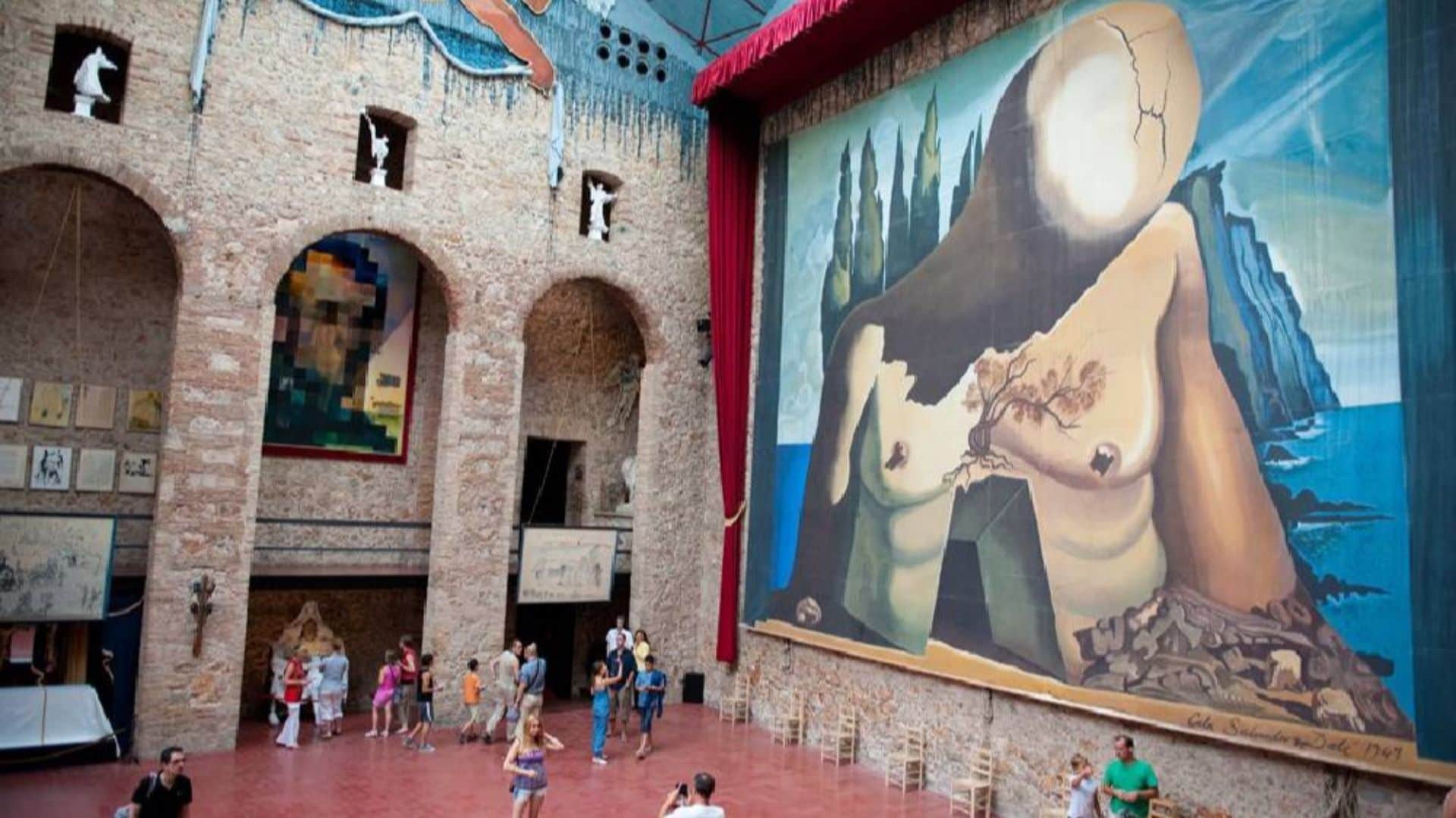 Medieval Girona and Dali Museum in Figueres Private Day Tour - In out Barcelona Tours