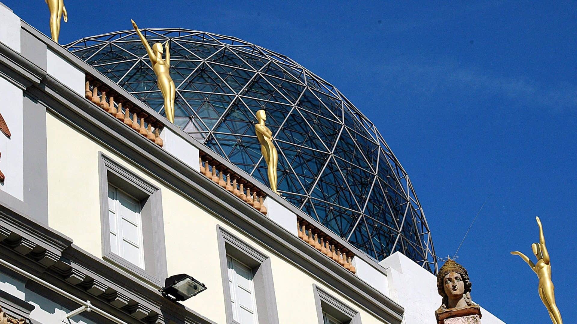Dali Museum, Figueres and Púbol Private Day Tour - In out Barcelona Tours