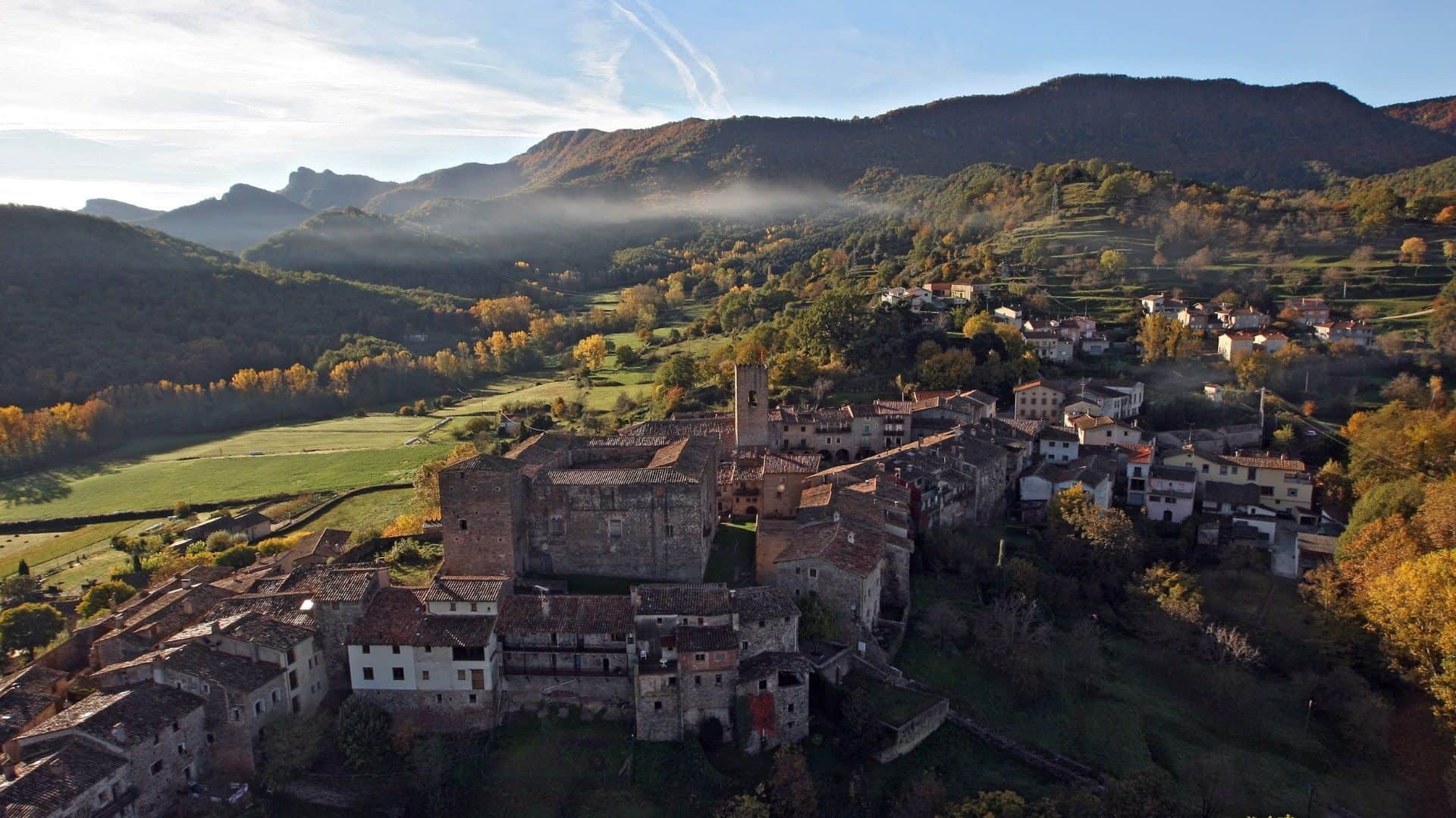 Besalú Vic and Medieval Towns Small Group Full Day Tour from Barcelona - In out Barcelona Tours