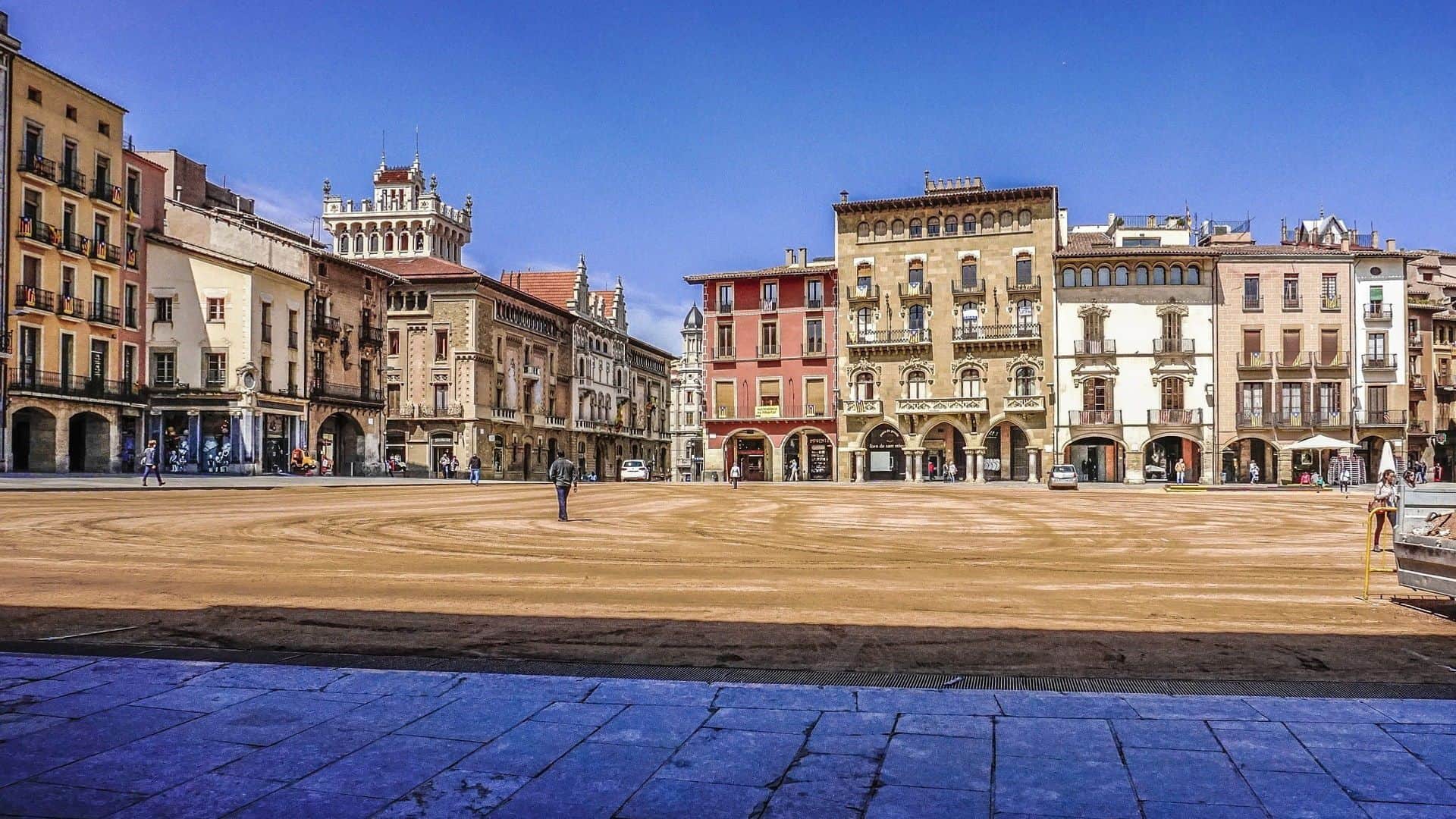 Besalú Vic and Medieval Towns Small Group Full Day Tour from Barcelona - In out Barcelona Tours