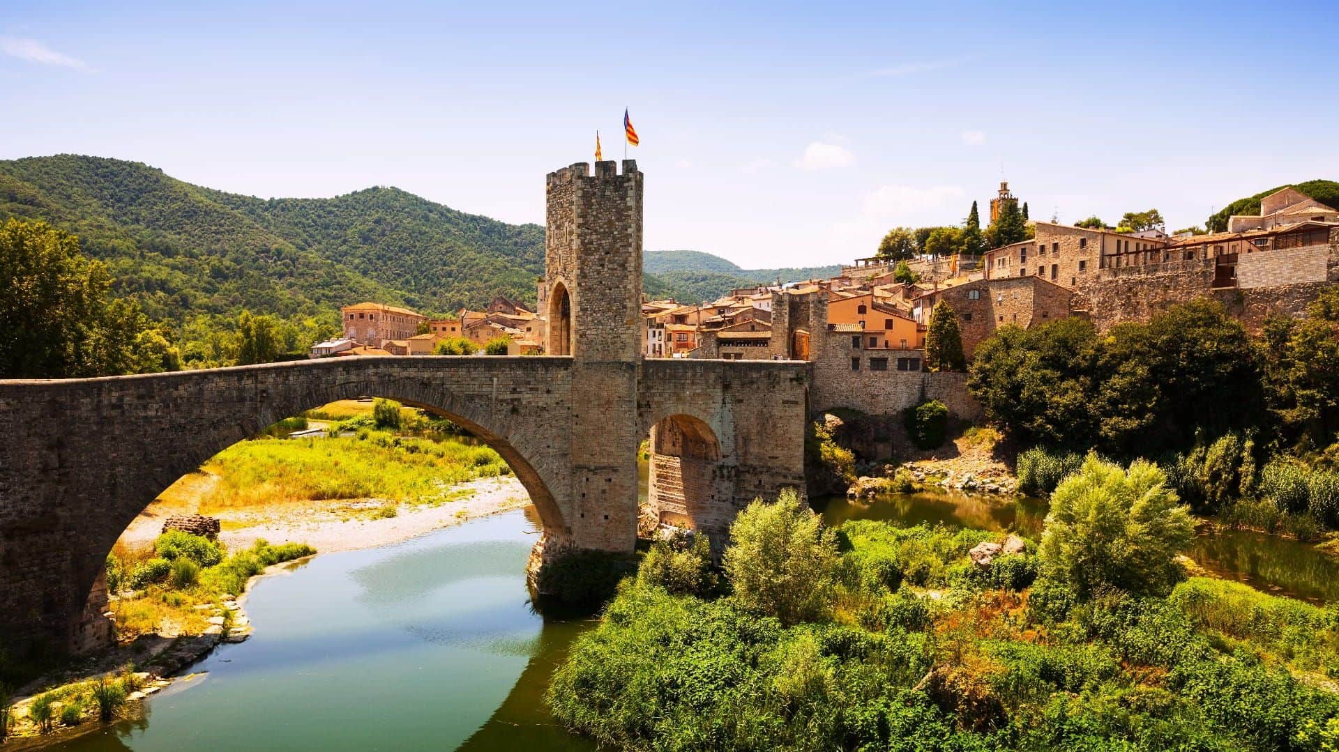 Besalú Vic and Medieval Towns Small Group Full Day Tour from Barcelona - In out Barcelona Tours
