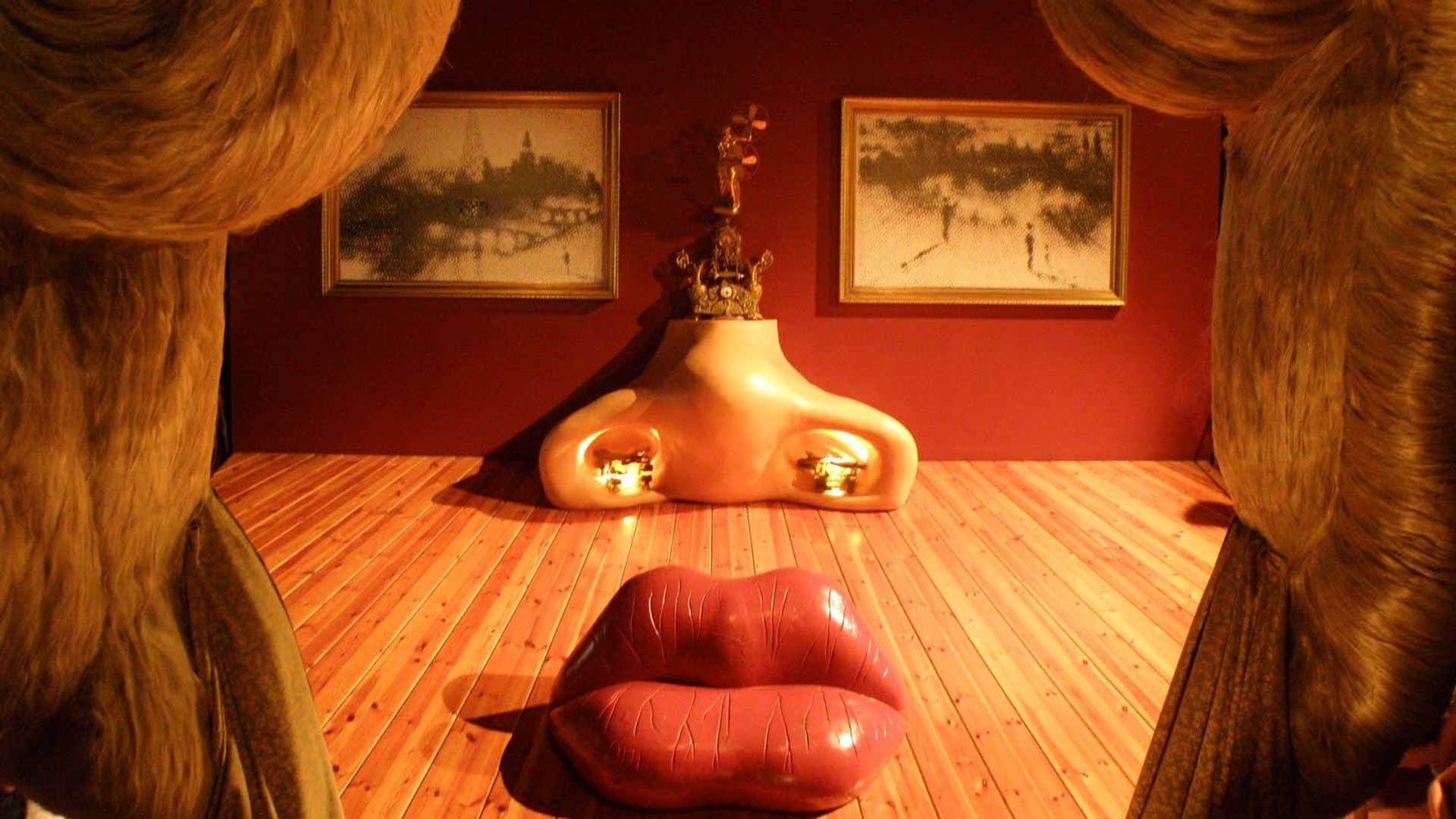 Dali Triangle Interactive Virtual Tour in a Small Group - In out Barcelona Tours