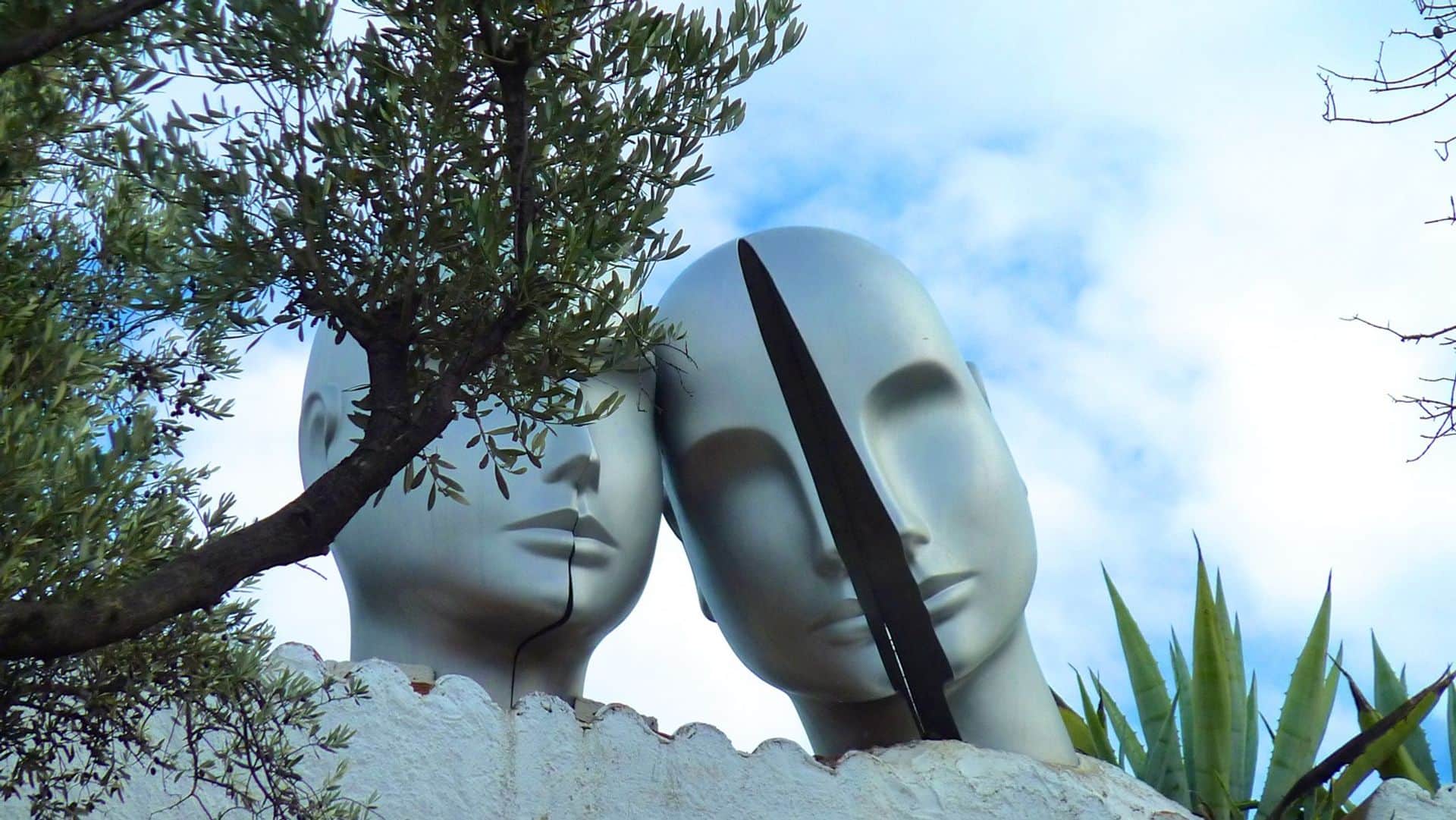 Dali Triangle Interactive Virtual Tour in a Small Group - In out Barcelona Tours